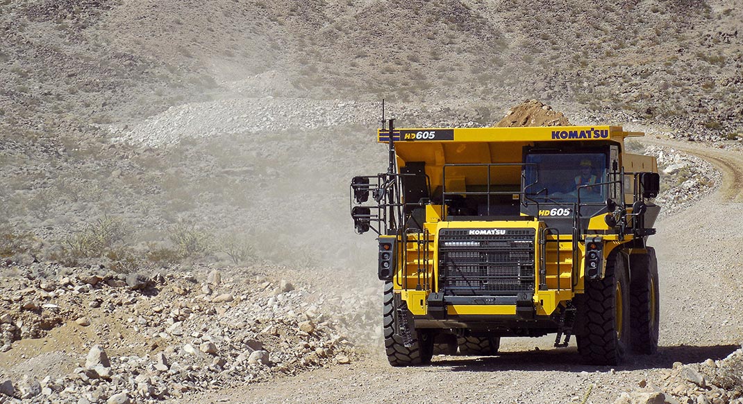 UUSI KOMATSU HD605-8